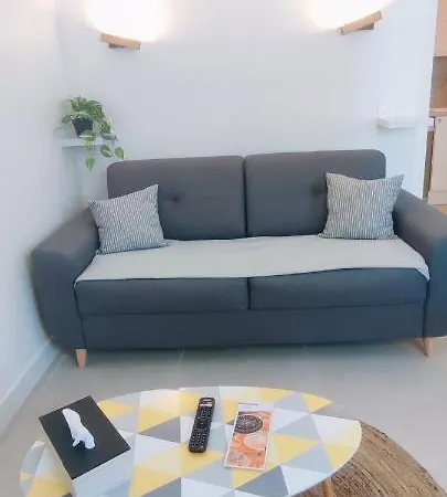 Le Studio Des Tours - Parking Apartment